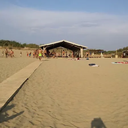 Mare A Con Giardino Apartamento