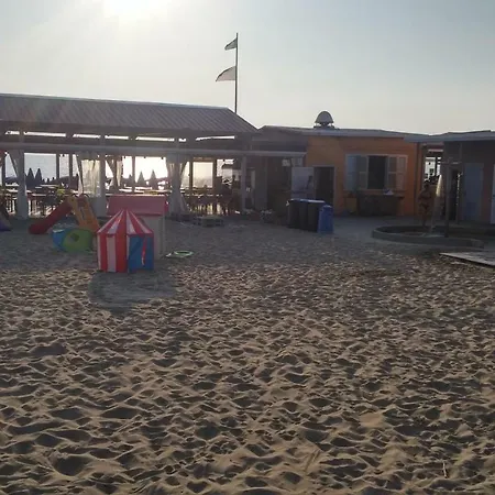 Mare A Con Giardino Apartamento